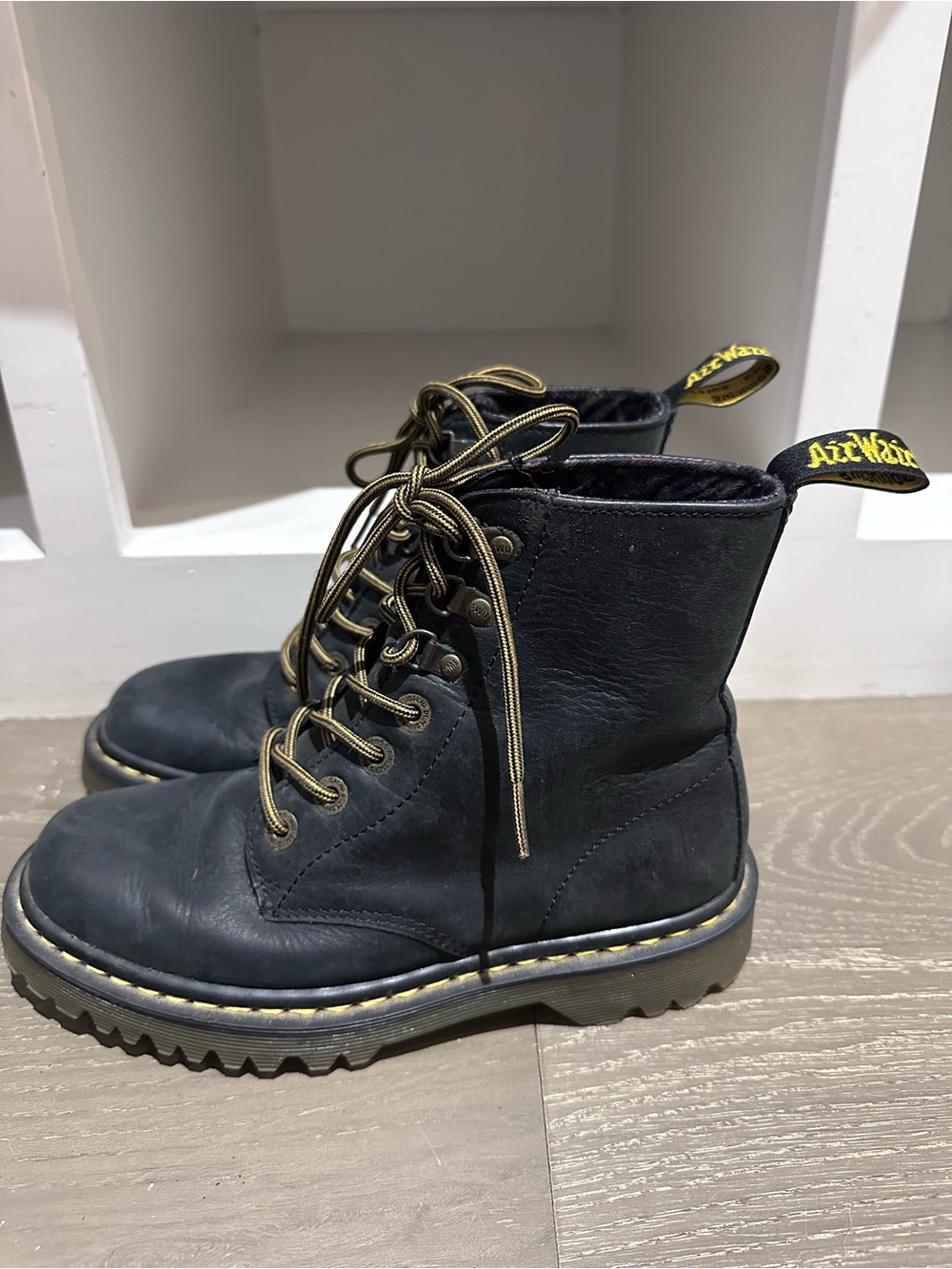 Women’s Dr Martens Lace Up Boots - Picture 4 of 6